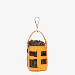 Fendi hombres bolso bombonera con dije de cuero 2LH8E2419 accesorios naranja